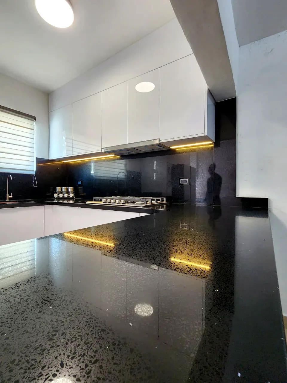 Cocina a medida terminada tras remodelación en Culiacán