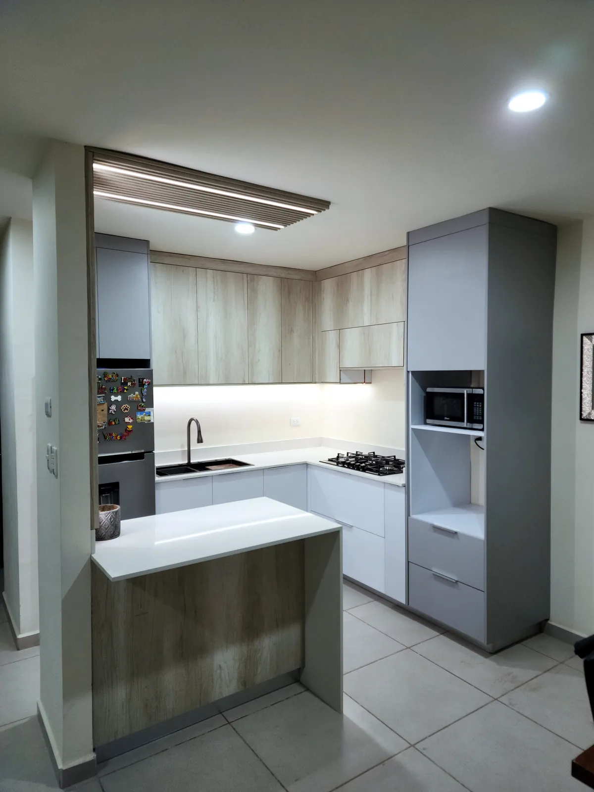 Cocina en L con torre para horno en Valle Alto, Culiacán