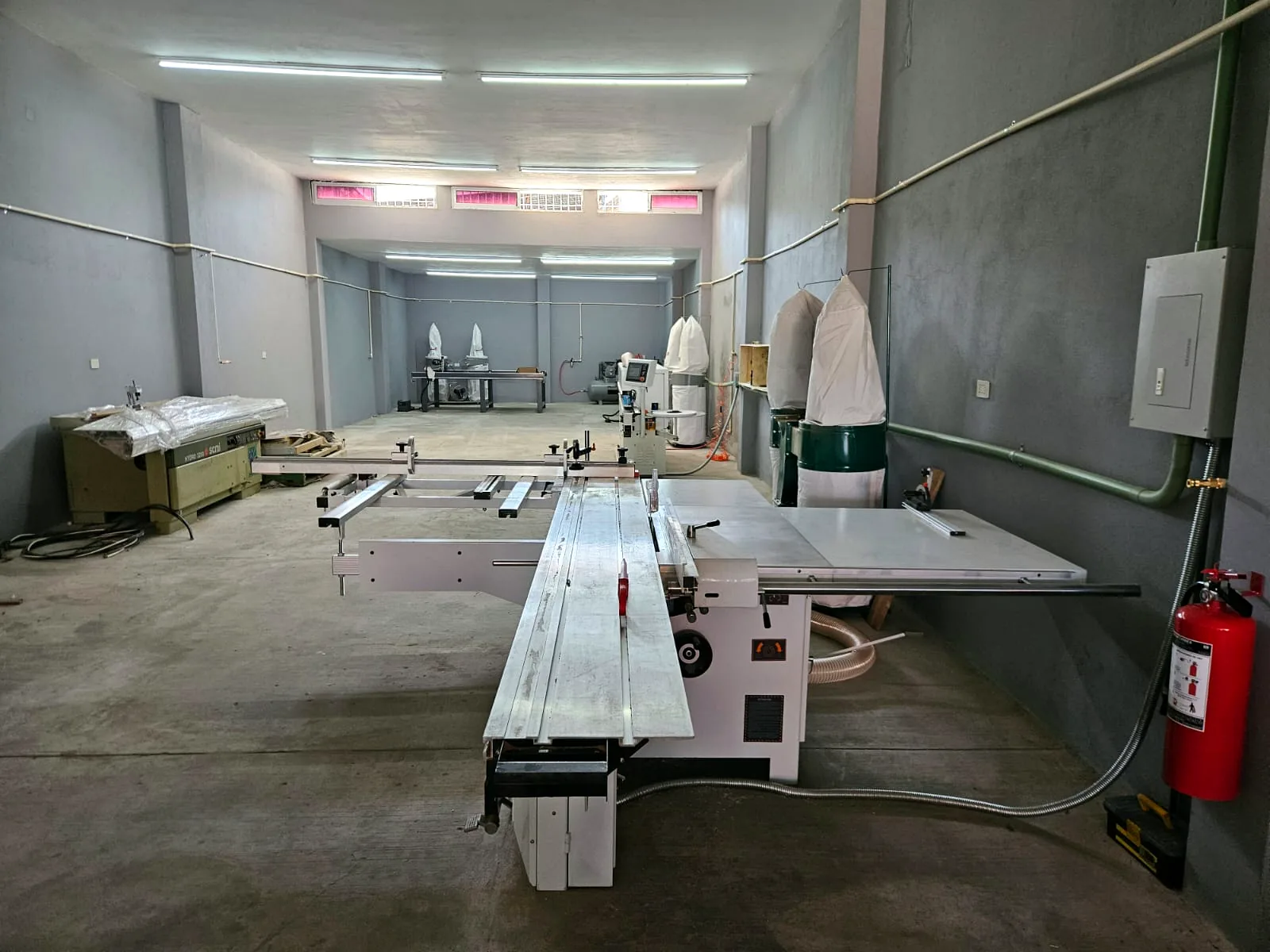 Nave industrial de fabricación de muebles a medida de Zeder Cabinet Studio en Culiacán